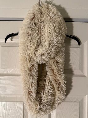 Plush Cream & White Faux Fur Scarf
